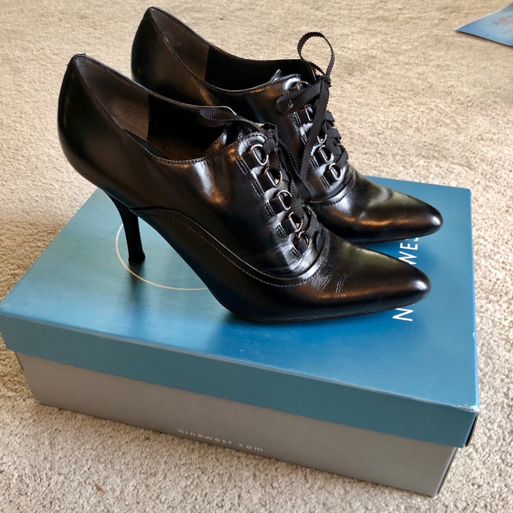 Black Nine West pointy toe booties